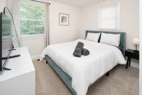 Chic & Cozy Escape | Sleeps 6 Comfortably - Image 5