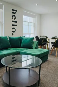City Centre Two Bed Apartment for Work stays and Families - Image 2