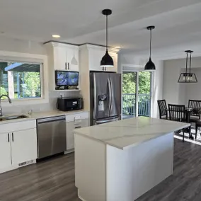 Spacious 3BR Home in Maple Ridge - Image 4