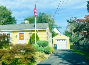 Private Estate, walk to Princeton downtown, 3 Bedrooms, 2 Bath, with Free Parking - Image 4
