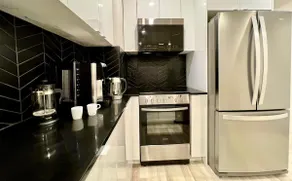 Quiet Garden-Level 2BR Apt | NDG | Near Metro - Image 3