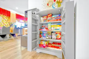 H. Cute NoHo 5BR by Universal + Balcony: Fifa Sofi - Image 5