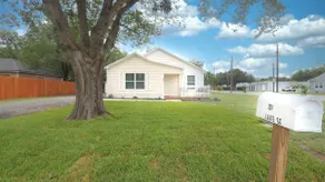 Mins to Kyle Field! w/ Outdoor Living & Fire Pit - Image 3