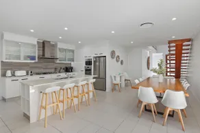 Golden Beach Oasis - Sleeps 12 - Image 4