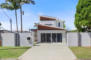 Golden Beach Oasis - Sleeps 12 - Image 2