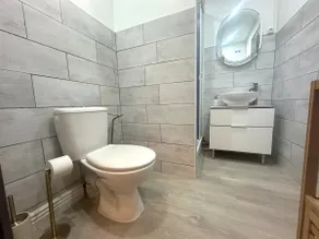 Nice 2-room air-conditioned apartment in the city center - Image 4