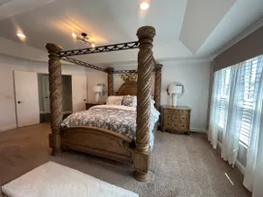 Luxury & Comfort in a Large Home - Image 4