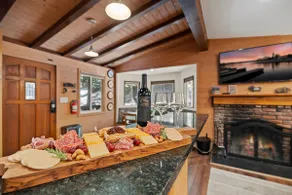 *Swiss Chalet* Mins 2 SkyPark | 5 BR | Sleeps 12 - Image 3