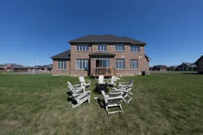 Estate Home on Wellers Bay - Image 4