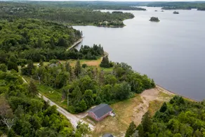 Lake house! Private off shore fishing! Sleeps 6 - Image 2