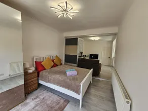 Fantastic 4 Apartments - Image 4