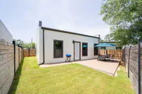Modern | 4 TVs| 1 King+2 Queens| 1 GbWi-Fi| BBQ - Image 5