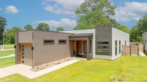 Modern | 4 TVs| 1 King+2 Queens| 1 GbWi-Fi| BBQ - Image 2