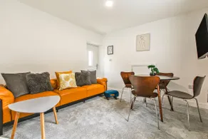 Modern 3 Bed House with Parking in Rothley - Image 3