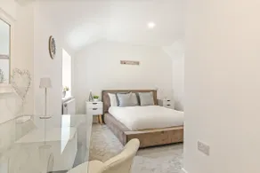 Modern 3 Bed House with Parking in Rothley - Image 4