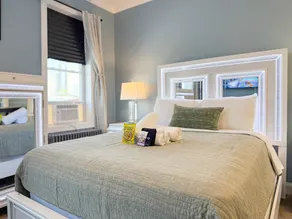 Near NYC | Queen Bed | Self Check-In - Image 4