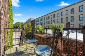 Spacious Central City Gem | 5 King Beds | Balcony - Image 3