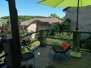 Village house with garden and terraces - Image 4