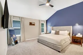 Sleek, Airy Home, 13 min to Airport, Quiet, 85” TV - Image 4