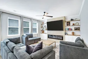 Sleek, Airy Home, 13 min to Airport, Quiet, 85” TV - Image 5
