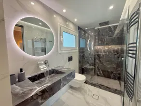 Near beach, Luxury Brand-New Suite Envy - Image 3