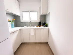 102 - Renovated 1-bedroom apartment next to the beach, garden - Image 4