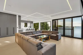 Lakefront w/ HotTub + Jacuzzi+ Kayaks + Game Room - Image 4