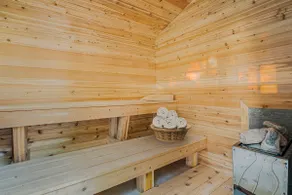 LakeSide Retreat with Sauna in Port Perry - Image 5