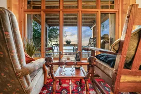 LakeSide Retreat with Sauna in Port Perry - Image 3
