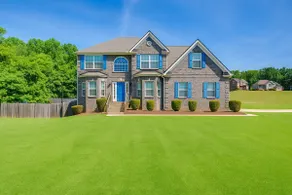 Luxury Hamptons 5BR Oasis - Image 5