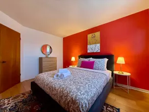 Comfortable 1BR in West Island + Free Parking - Image 3