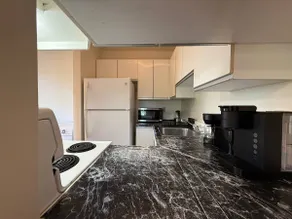 Comfortable 1BR in West Island + Free Parking - Image 5