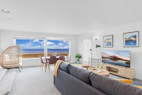 3b1.5b Waterfront Upper Unit @Oak Harbor - Image 3
