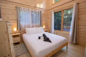 Stunning 3 Bdrm Home W/ Hot Tub, Sauna, Gym! - Image 3