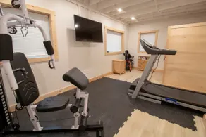 Stunning 3 Bdrm Home W/ Hot Tub, Sauna, Gym! - Image 5