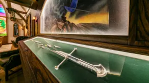 Elvenstar Lodge | Hot Tub, Pond & Enchanting Stay - Image 4