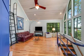 Modern Treehouse, Lake Access, Shared Sundeck - Image 3