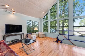 Modern Treehouse, Lake Access, Shared Sundeck - Image 4