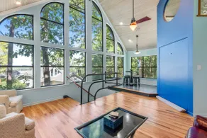 Modern Treehouse, Lake Access, Shared Sundeck - Image 2