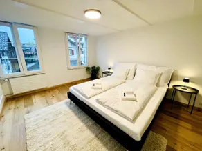 -The Urbanist- Central 2 BD Free Parking Fast WiFi - Image 3