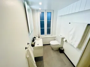 -The Urbanist- Central 2 BD Free Parking Fast WiFi - Image 5