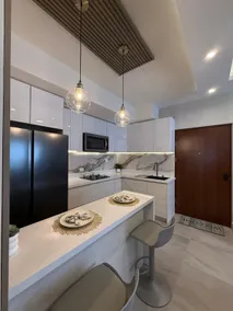 Modern apt with workspace, AC and Parking - Image 3