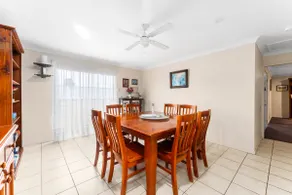 Big House at Vale View Cessnock - Image 3