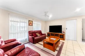 Big House at Vale View Cessnock - Image 2