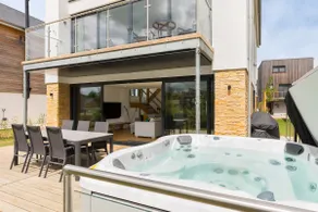 Minety Lake lodge | Hot tub | Games room | Views - Image 4