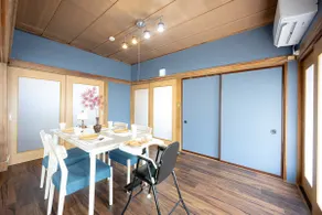 You can lie down and relax. * A private, standalone house with free parking for up to 2 cars * Sleeps 1-8 people - Image 3