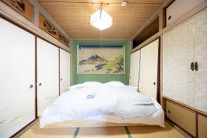 You can lie down and relax. * A private, standalone house with free parking for up to 2 cars * Sleeps 1-8 people - Image 5