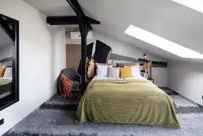 Modern Attic Apartment with Parking - Image 2