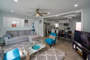Private renovated home, 5 beds, Central Langley - Image 2