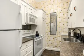 Houston St. Hideaway - Apartment B - Image 5